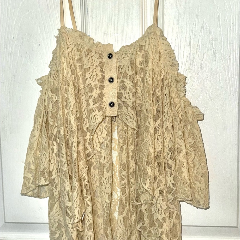 Kimchi Blue Cream Ruffled Buttoned Blouse Size XS